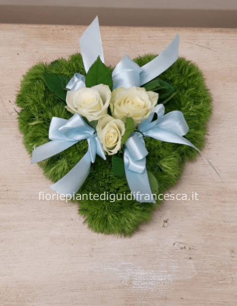 Cuore su base di spugna con fiori